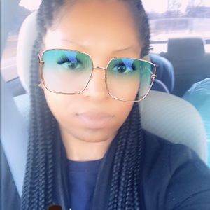 Meet your Posher, Moett